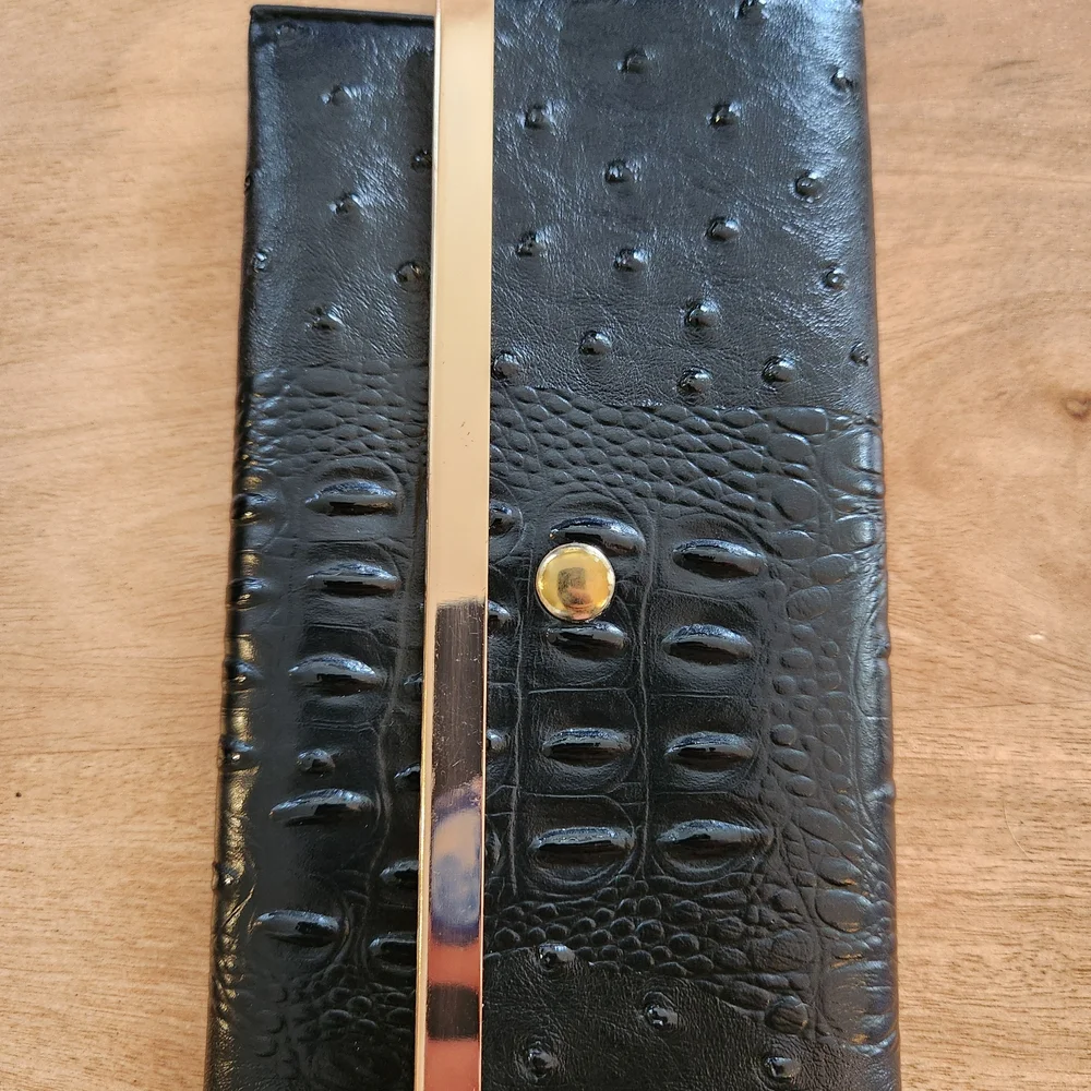 Black Exotic Mixed-Texture Envelope Clutch & WristletElevate your accessory ga - Picture 3 of 7